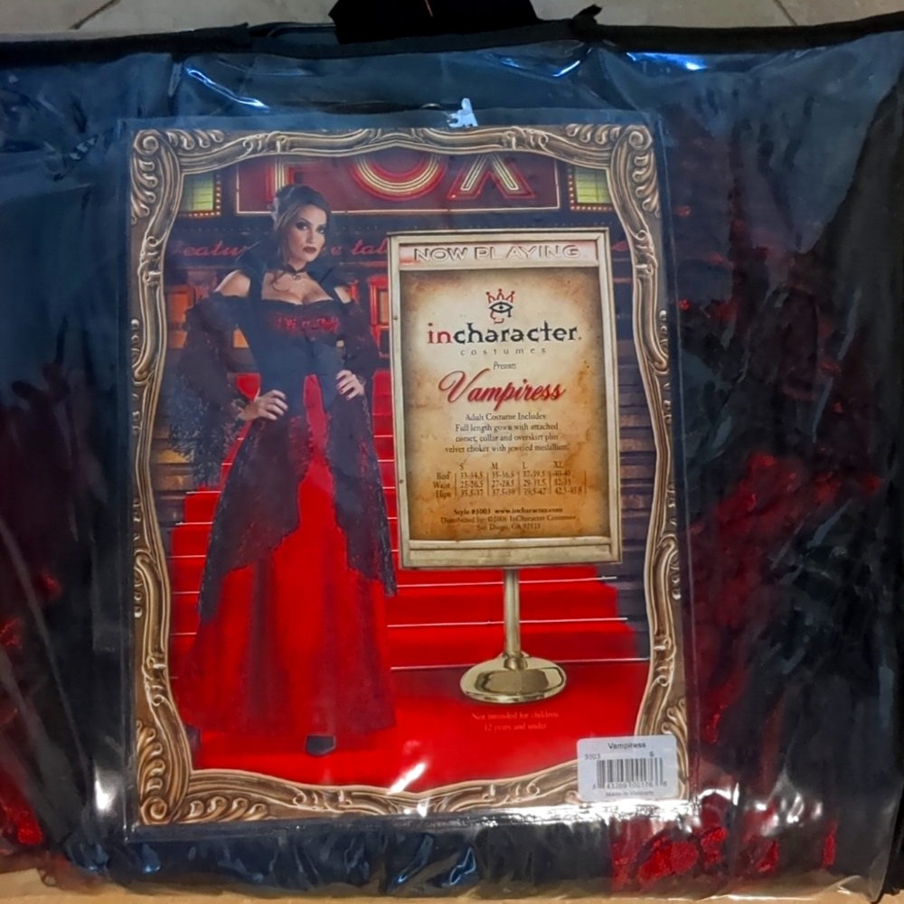 Vampiress Halloween Costume